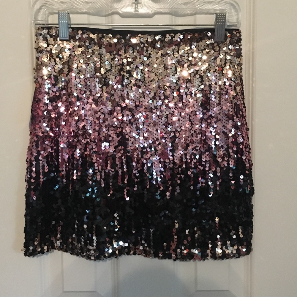 Forever 21 multicolored sequin skirt. New w/ tag - Picture 2 of 4